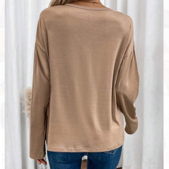 🆕NEW!🛍️Leopard Print Colorblock Top 🐾 - Picture 3 of 4